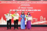 Đảng bộ UBND TPHCM trao Huy hiệu Đảng cho 45 đảng viên