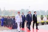 Lãnh đạo Đảng, Nhà nước và các đại biểu Quốc hội vào Lăng viếng Chủ tịch Hồ Chí Minh