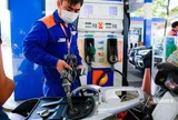 Giá xăng dầu đồng loạt giảm, xăng E5 về mức dưới 22.000 đồng/lít