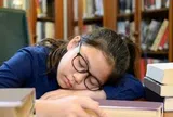 Con gái lớp 4 đột nhiên hỏi một câu, mẹ Hà Nội nghe xong vội cắt bớt lịch học, không dám ép học bứt tốc nữa!