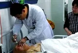 Người đàn ông 56 tuổi tử vong vì xuất huyết não, bác sĩ lắc đầu: 4 thói quen đi bộ tập thể dục tự hại thân