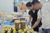 Hàng giá rẻ bủa vây trên "chợ điện tử", hàng Việt giữ khách bằng gì?