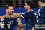 Messi quá chói sáng trên sân cỏ nhưng sự tử tế mới là điều khiến anh được yêu mến vô vàn ở phòng thay đồ Argentina