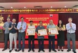 Đảng bộ Trung ương Hội Luật gia Việt Nam trao tặng Huy hiệu Đảng cho các đảng viên