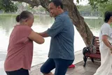 MC Quyền Linh khiêu vũ bên Hồ Gươm, hoa hậu Jennifer Phạm xinh đẹp đón tuổi mới