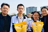 Nữ sinh 15 tuổi "nhảy cóc" 2 lớp để thi đại học cùng anh trai, kết quả đỗ trường top 1 với điểm cao hơn cả anh