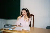 Cô giáo dạy Hóa gây sốt màn ảnh giờ vàng: Hóa ra ngày trước từng học ngành này, đúng là người tính chẳng bằng trời tính!