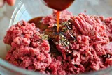 Lời khuyên cho những người mua thịt bò xay: Hãy bỏ xuống nếu thấy dấu hiệu cảnh báo KHÔNG AN TOÀN này