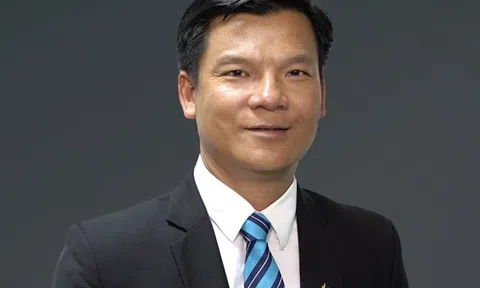 Từ nhiệm vị trí TGĐ Hòa Bình (HBC), ông Lê Văn Nam vẫn làm Chủ tịch công ty xây dựng riêng, là đối tác quen mặt của Sunshine