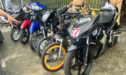 Công an TP HCM đột kích lò "độ chế" xe quy mô lớn