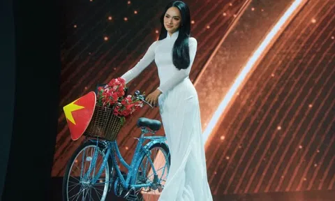 Công ty nào làm chiếc xe đạp cùng hoa hậu Hương Giang "gây bão" Miss Universe?