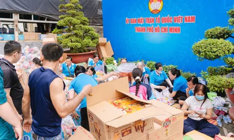 Trong 5 ngày, TPHCM vận động gần 280 tỉ đồng hàng hóa ủng hộ đồng bào miền Trung