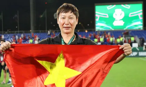 HLV Kim Sang-sik và hành trình 1.000 ngày từ thất bại ở Hàn Quốc đến thành công rực rỡ tại Việt Nam