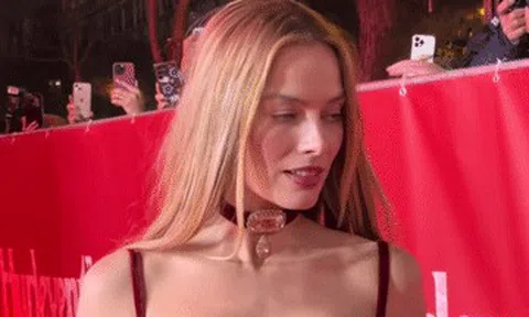 Nữ diễn viên sexy nghẹt thở, đeo trang sức xa xỉ gần 600 tỷ đồng là ai?