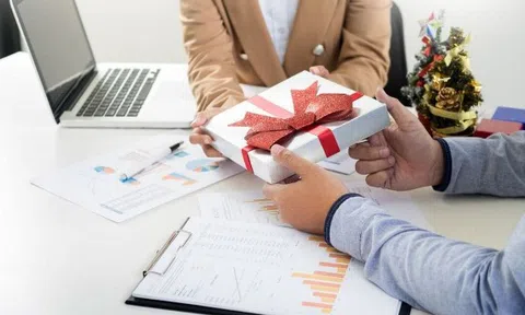Công ty thưởng Tết theo cách không ai ngờ khiến nhân viên ngỡ ngàng