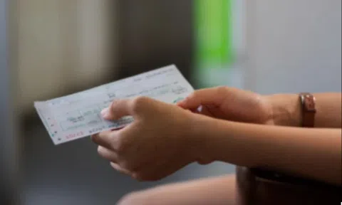 Thưởng Tết không tiền mặt: Món quà bất ngờ khiến nhân viên rưng rưng