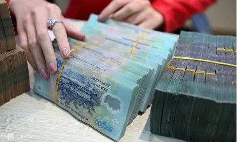 Nhận được 999.555.0000 đồng từ số tài khoản lạ, người phụ nữ SN 75 bàn giao toàn bộ cho công an: Sự thật được hé lộ bất ngờ