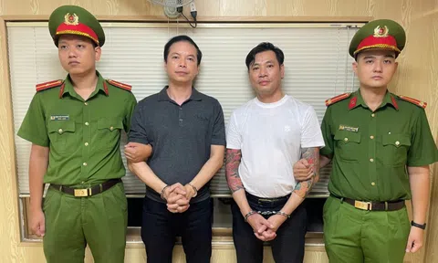 Bắt khẩn cấp hai người đuổi đánh khách taxi ở giao lộ TPHCM