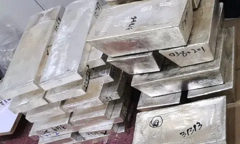 Phát hiện tài khoản ngân hàng bị phong toả sau khi bán 15kg bạc thỏi, nhận 1,4 tỷ đồng