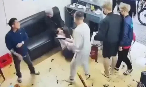 Khởi tố nhóm đối tượng đến tiệm cắt tóc, đòi nợ bằng "hàng nóng"