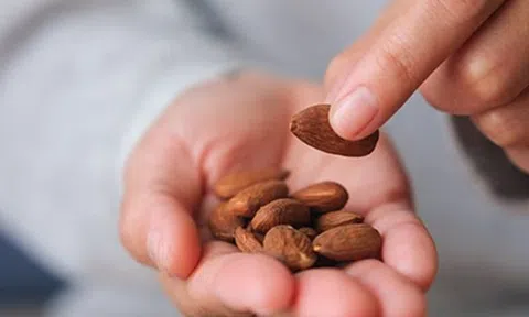 Loại hạt quen thuộc mỗi dịp Tết của người Việt, nay được khoa học coi là “siêu thực phẩm” bảo vệ não bộ, tim mạch