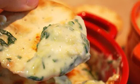 4 món không mặn là “bom natri” ẩn, làm tăng nguy cơ đột quỵ, tăng huyết áp, chuyên gia mách cách giảm muối đơn giản