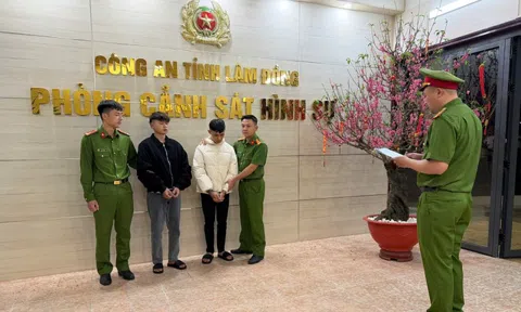 Bắt 2 thanh niên cướp giật tiệm vàng sau 16 giờ gây án