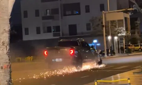 Ô tô kéo lê xe máy gần 1 km, một người tử vong