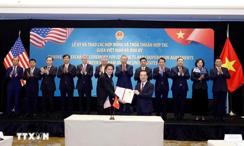Tổng Bí thư chứng kiến lễ ký và trao các hợp đồng, thỏa thuận hợp tác của Việt Nam và Mỹ