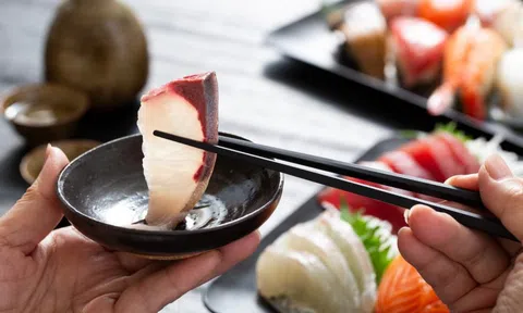 Vì sao người Nhật ăn cá sống mà không sợ nhiễm khuẩn?