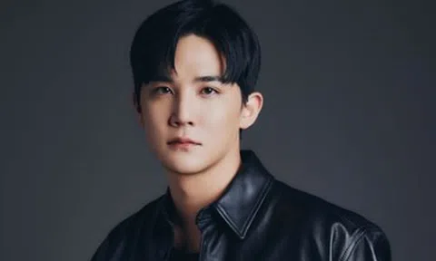 Bắt khẩn cấp nam ca sĩ 40 tuổi khi đang lưu diễn