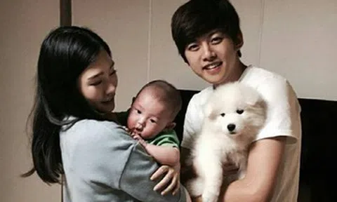 Bị tố ngoại tình, nam ca sĩ 32 tuổi khởi kiện vợ cũ