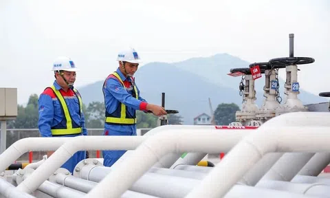 Chiến sự Trung Đông bùng nổ, doanh nghiệp xăng dầu họp khẩn bàn kế hoạch ứng phó