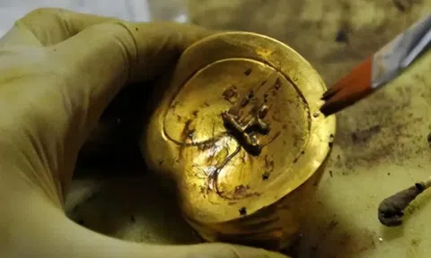 Đào sâu 0,8m, đội công nhân phát hiện hơn 5kg vàng: Công trường xây dựng lập tức bị phong tỏa