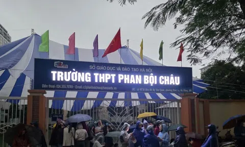 Vụ chầu chực xuyên đêm nộp hồ sơ vào lớp 10: Yêu cầu trả lại phí ghi danh, xem xét xử phạt trường