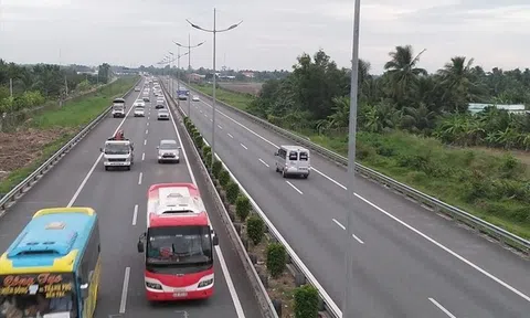 Công an cảnh báo tới các tài xế dừng đỗ xe trên quốc lộ 1A: Có nguy cơ mất sạch tài sản