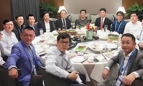 Mở tiệc mời bạn cũ đến họp lớp sau 20 năm, hóa đơn hết 190 triệu đồng, người đàn ông về bị xóa khỏi nhóm chat, không ai gặp lại