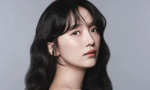 Nữ diễn viên 34 tuổi bị cha cắt đứt liên lạc vì bỏ nghề tiếp viên hàng không