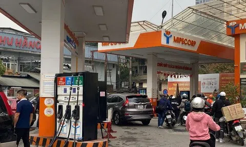 Giá xăng dầu biến động bất thường, đề xuất tăng 20% trở lên trong 1 tháng sẽ dùng Quỹ Bình ổn giá