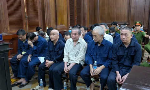 Chiêu trò “đào tạo” lái xe “học nhanh - thi nhanh”, giáo viên đánh dấu sẵn đáp án