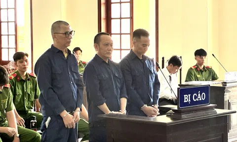 Dàn dựng cảnh đưa tiền tại trụ sở công an để lừa đảo tiền tỉ