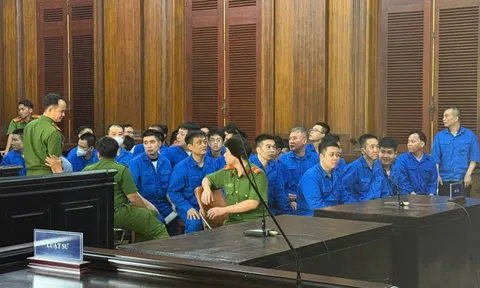 Sinh viên trộm súng bảo tàng, lập nhóm kín buôn vũ khí trên mạng