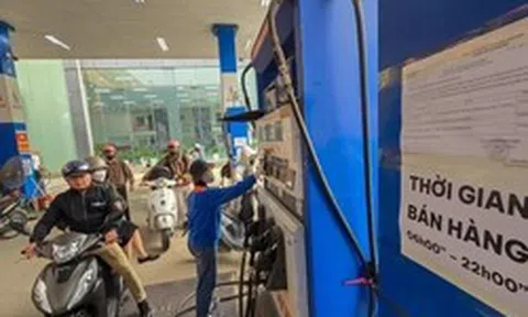 Một trường học ở TPHCM hỗ trợ phụ cấp xăng xe cho giảng viên