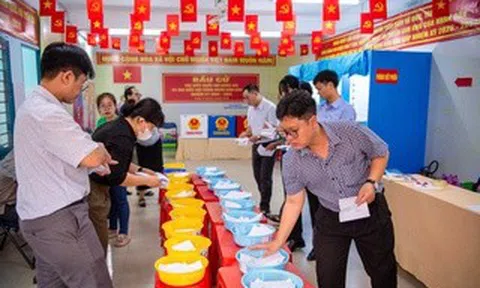 Bình Phú rực sắc cờ đỏ trước ngày hội bầu cử 15-3