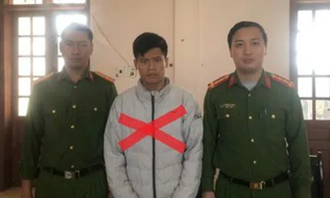 Người đàn ông kéo lê bạn gái trên đường bị khởi tố