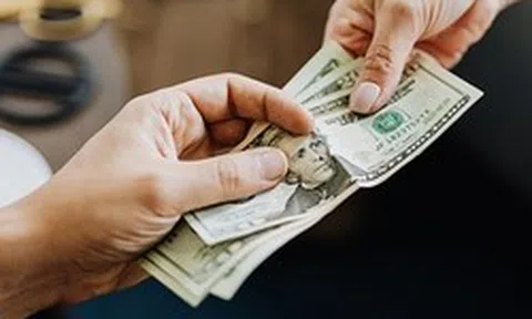 3 sai lầm chí mạng khi cho người khác vay tiền: Số 2 nguy hiểm nhất, có thể khiến bạn "tán gia bại sản"