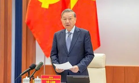 Tổng Bí thư: Xây dựng Hải Phòng thành trung tâm 
công nghiệp công nghệ cao và kinh tế biển hiện đại