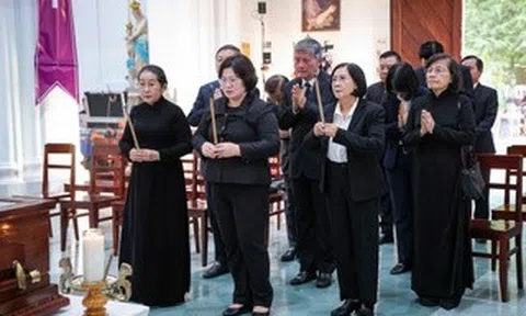 Lãnh đạo TPHCM viếng Đức Hồng y Gioan Baotixita Phạm Minh Mẫn