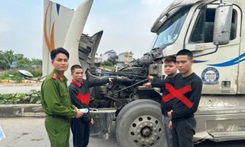 Xe container đỗ tại chợ bị lấy trộm thiết bị giám sát hành trình