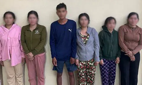 Công an đột kích một địa điểm, tạm giữ 8 đối tượng ở TPHCM